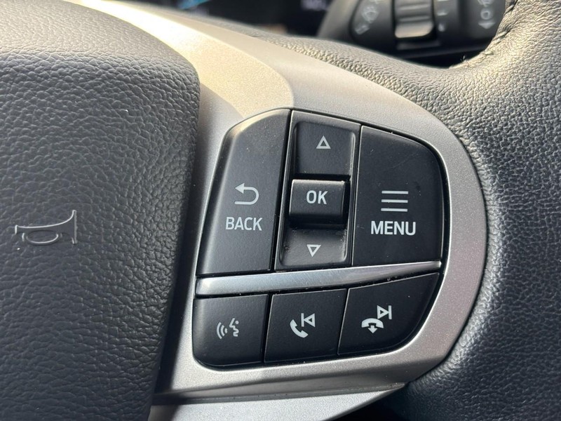 Ford Explorer Vehicle Image 22