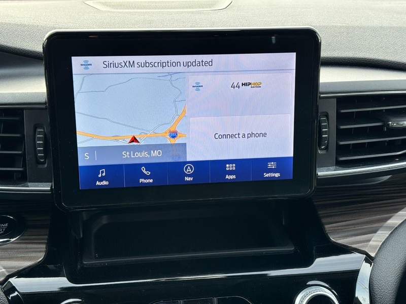 Ford Explorer Vehicle Image 24