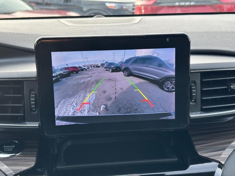 Ford Explorer Vehicle Image 25