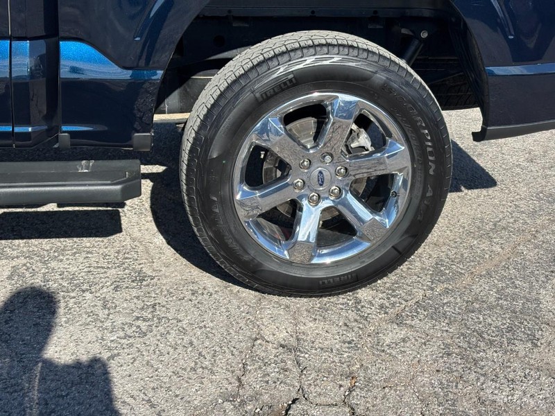 Ford F-150 Vehicle Full-screen Gallery Image 11