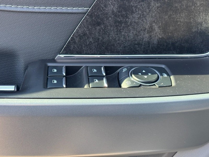 Ford F-150 Vehicle Full-screen Gallery Image 17