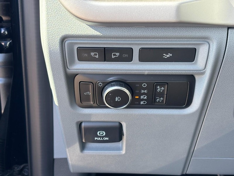 Ford F-150 Vehicle Full-screen Gallery Image 18