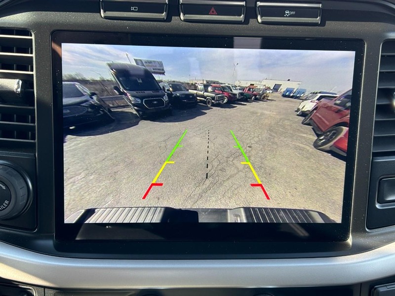 Ford F-150 Vehicle Full-screen Gallery Image 24