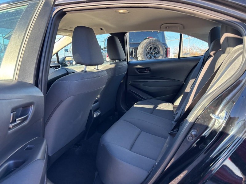 Toyota Corolla Vehicle Full-screen Gallery Image 12