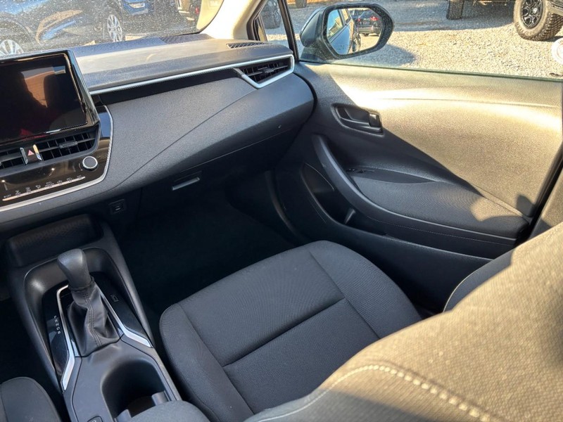 Toyota Corolla Vehicle Full-screen Gallery Image 15