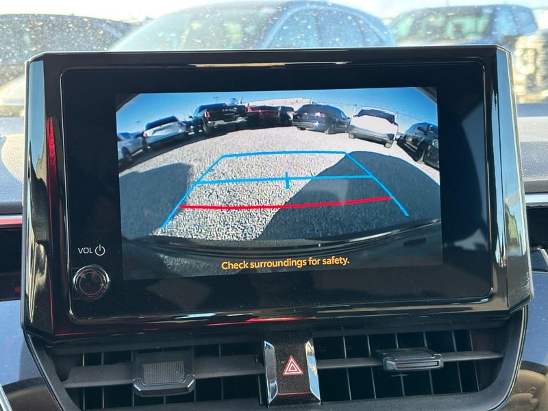 Toyota Corolla Vehicle Full-screen Gallery Image 24