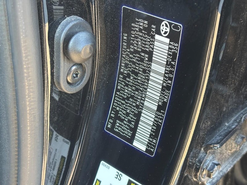 Toyota Corolla Vehicle Full-screen Gallery Image 26