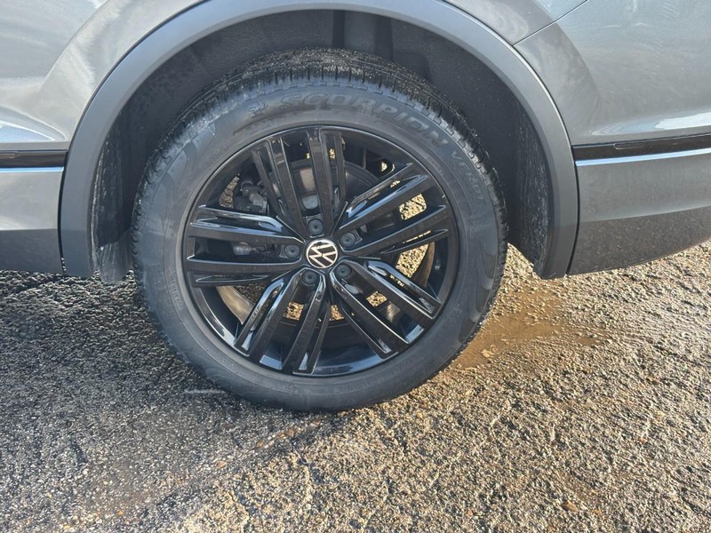 Volkswagen Tiguan Vehicle Image 11
