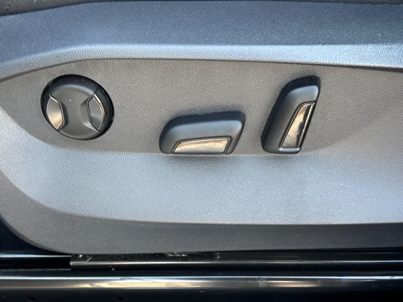 Volkswagen Tiguan Vehicle Image 16