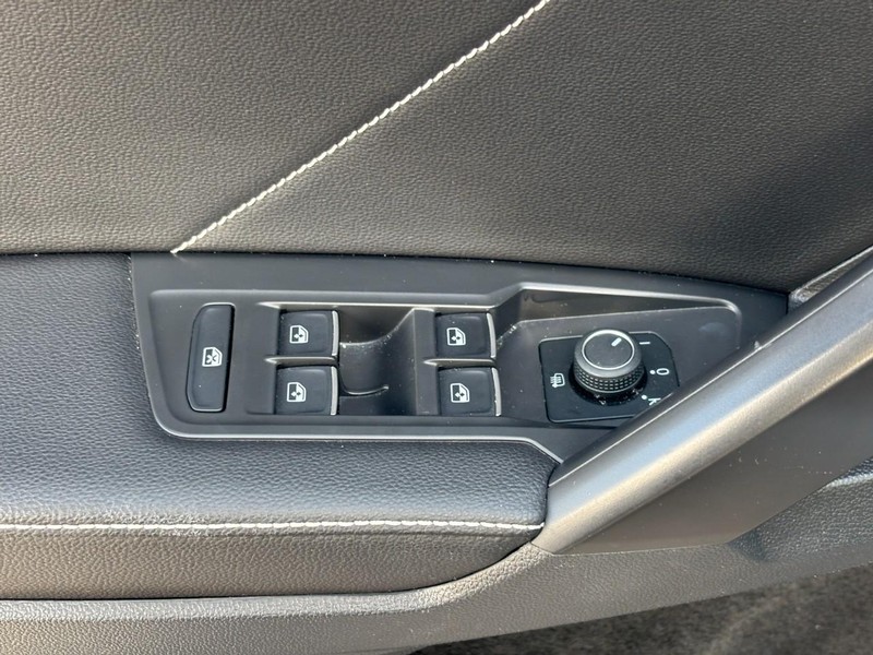 Volkswagen Tiguan Vehicle Image 17