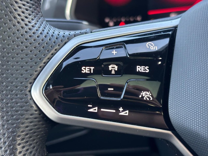 Volkswagen Tiguan Vehicle Image 19