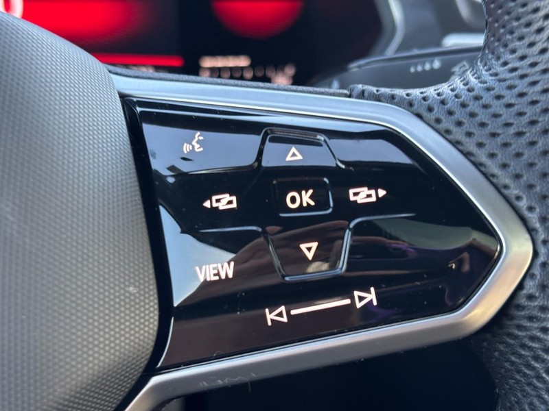 Volkswagen Tiguan Vehicle Image 21