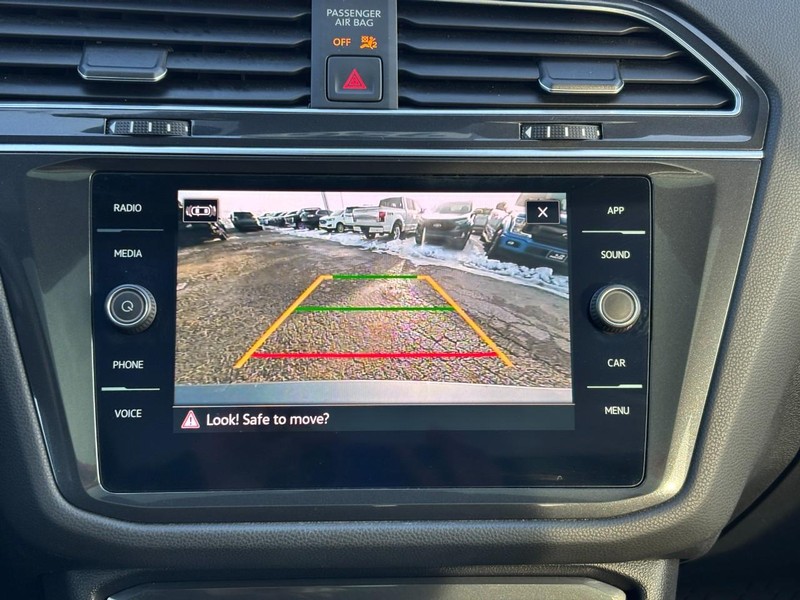 Volkswagen Tiguan Vehicle Image 24