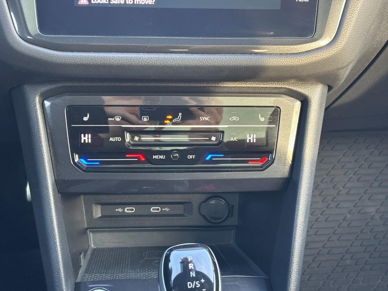 Volkswagen Tiguan Vehicle Image 25