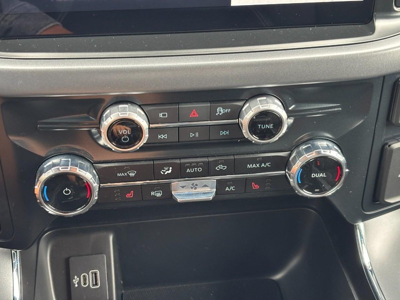 Ford F-150 Vehicle Full-screen Gallery Image 25