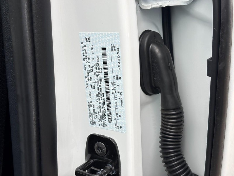 Ford F-150 Vehicle Full-screen Gallery Image 26