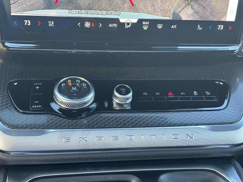 Ford Expedition Max Vehicle Full-screen Gallery Image 28