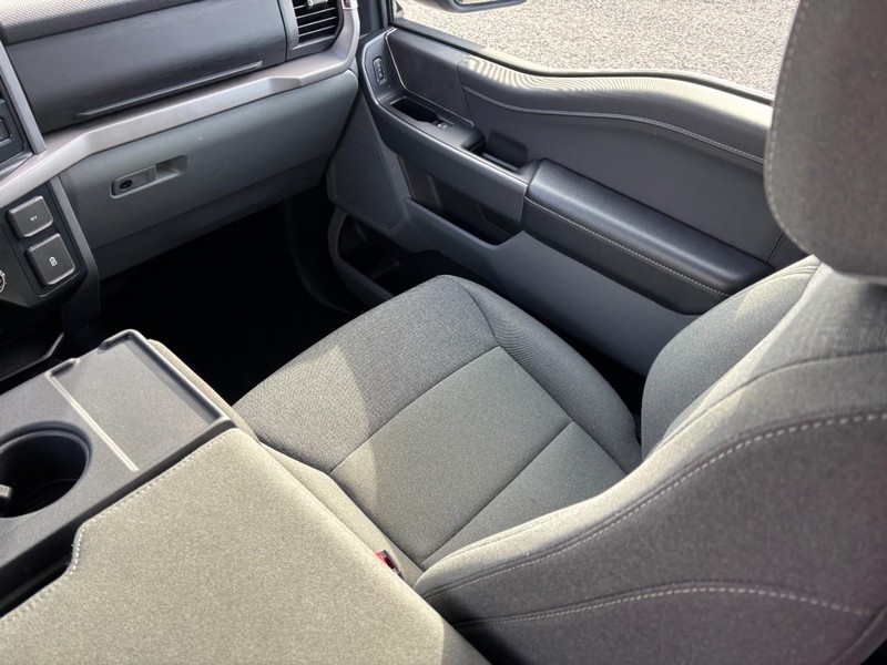 Ford F-150 Vehicle Full-screen Gallery Image 16