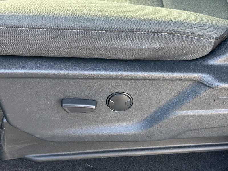 Ford F-150 Vehicle Full-screen Gallery Image 17