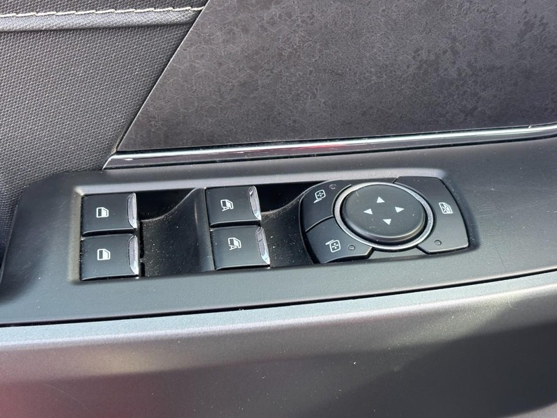 Ford F-150 Vehicle Full-screen Gallery Image 18