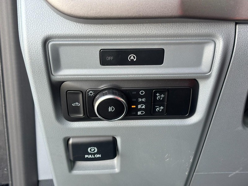 Ford F-150 Vehicle Full-screen Gallery Image 19