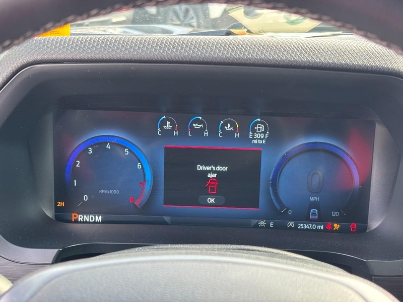 Ford F-150 Vehicle Full-screen Gallery Image 23