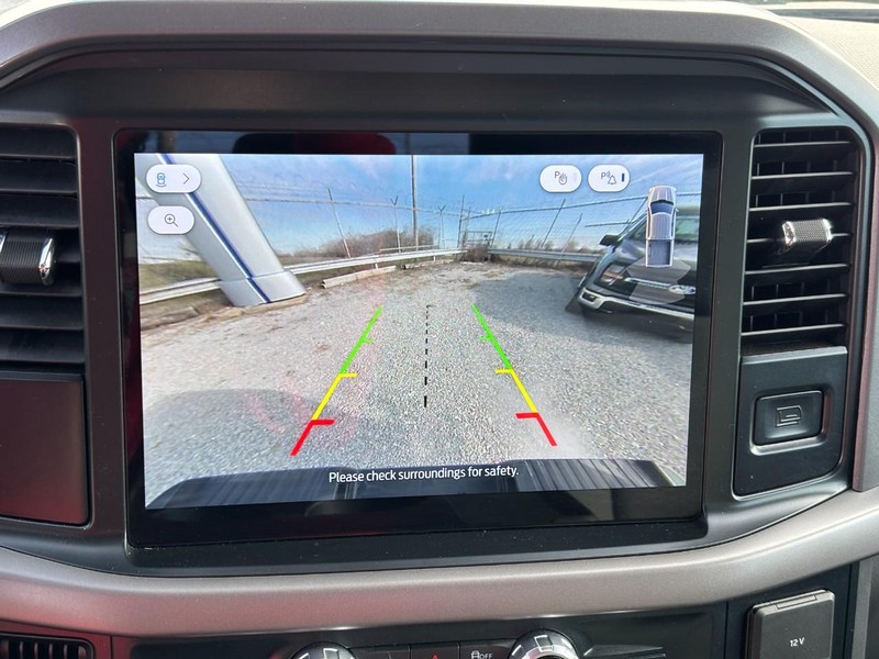 Ford F-150 Vehicle Full-screen Gallery Image 25