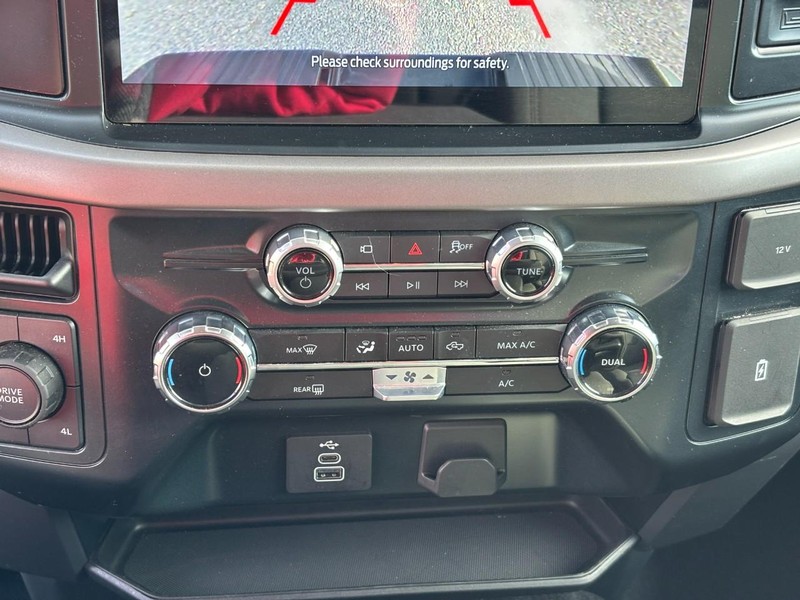 Ford F-150 Vehicle Full-screen Gallery Image 26