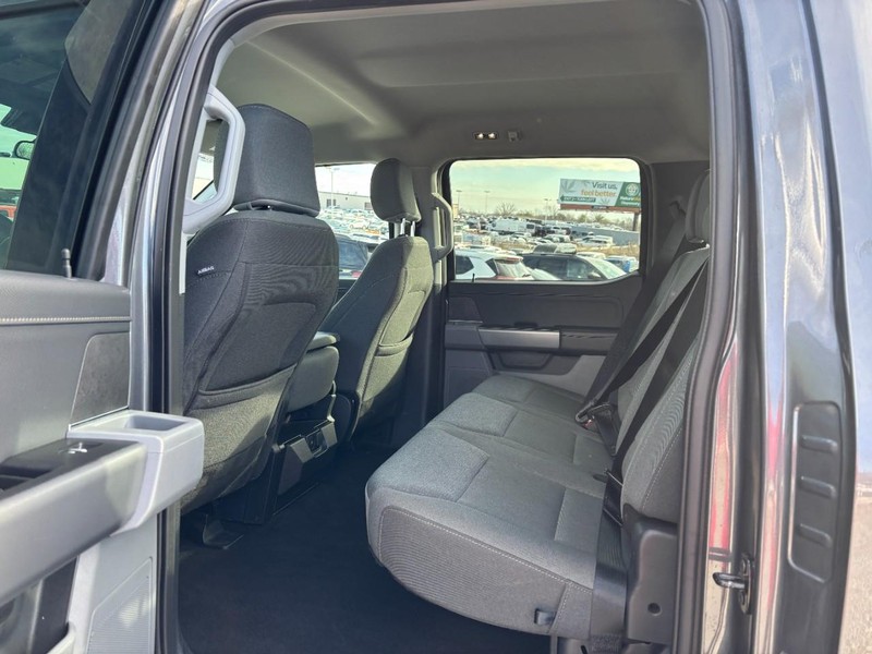 Ford F-150 Vehicle Full-screen Gallery Image 12