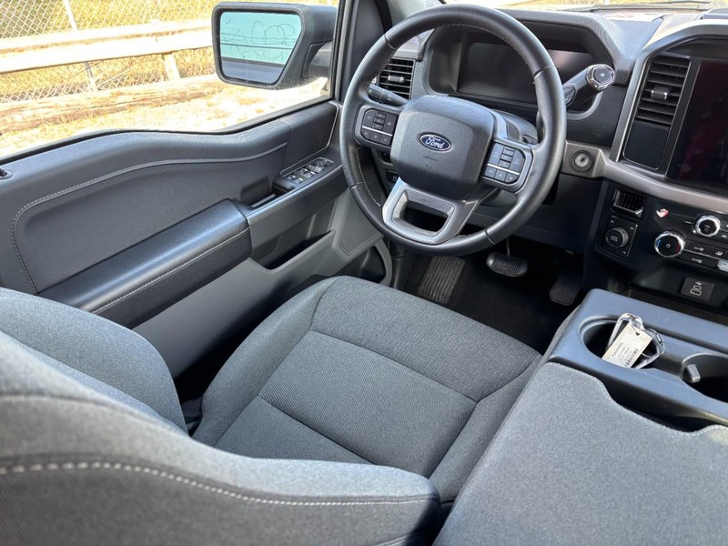 Ford F-150 Vehicle Full-screen Gallery Image 13