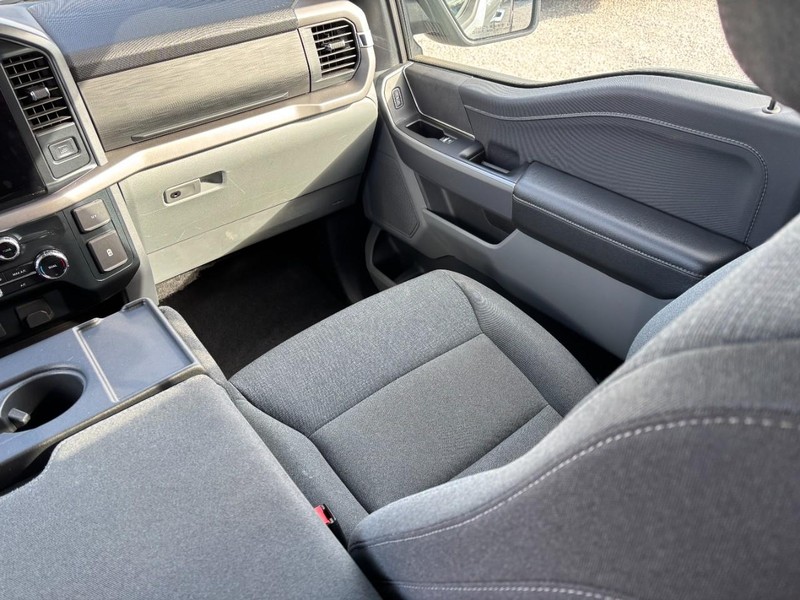 Ford F-150 Vehicle Full-screen Gallery Image 15