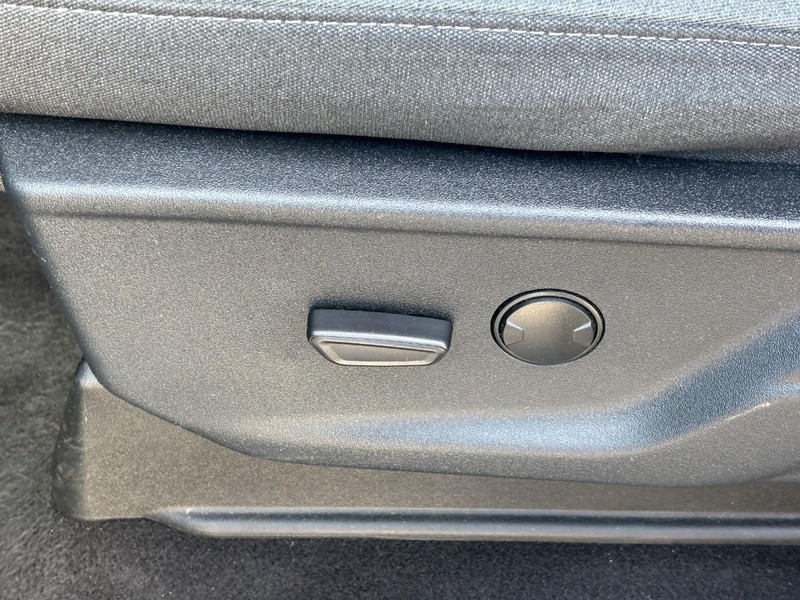 Ford F-150 Vehicle Full-screen Gallery Image 16