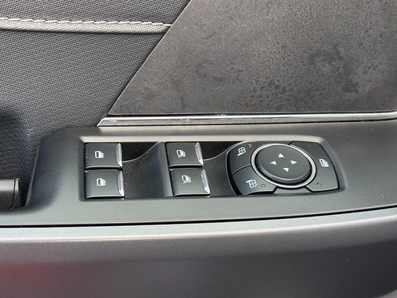 Ford F-150 Vehicle Full-screen Gallery Image 17