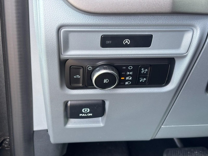 Ford F-150 Vehicle Full-screen Gallery Image 18