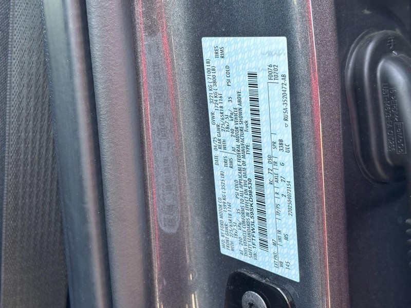 Ford F-150 Vehicle Full-screen Gallery Image 26