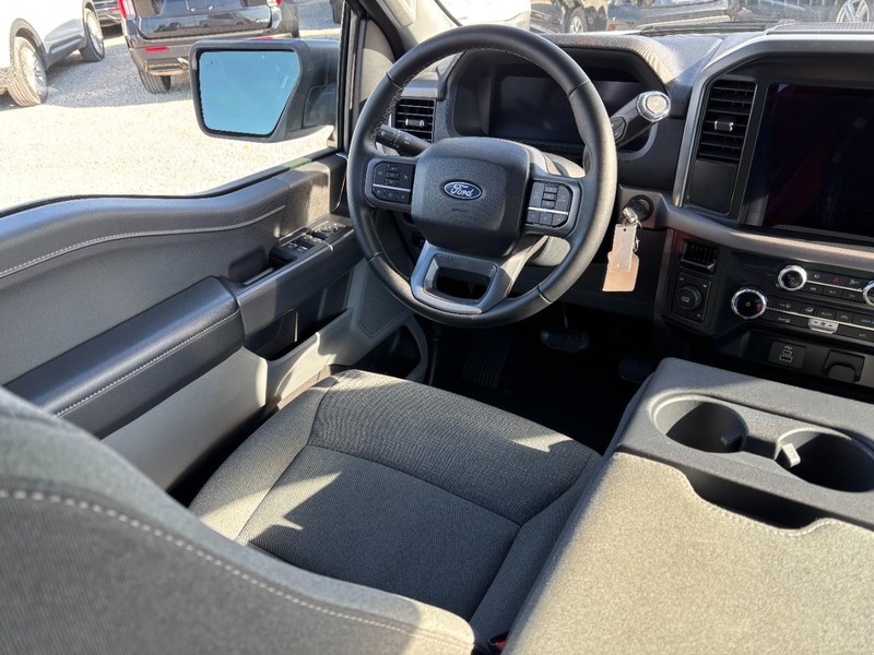 Ford F-150 Vehicle Full-screen Gallery Image 13