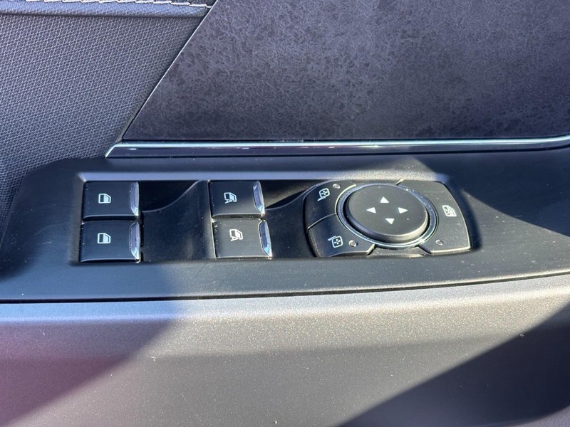 Ford F-150 Vehicle Full-screen Gallery Image 17