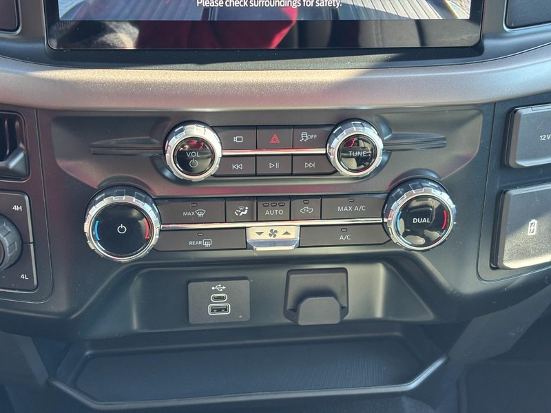 Ford F-150 Vehicle Full-screen Gallery Image 25