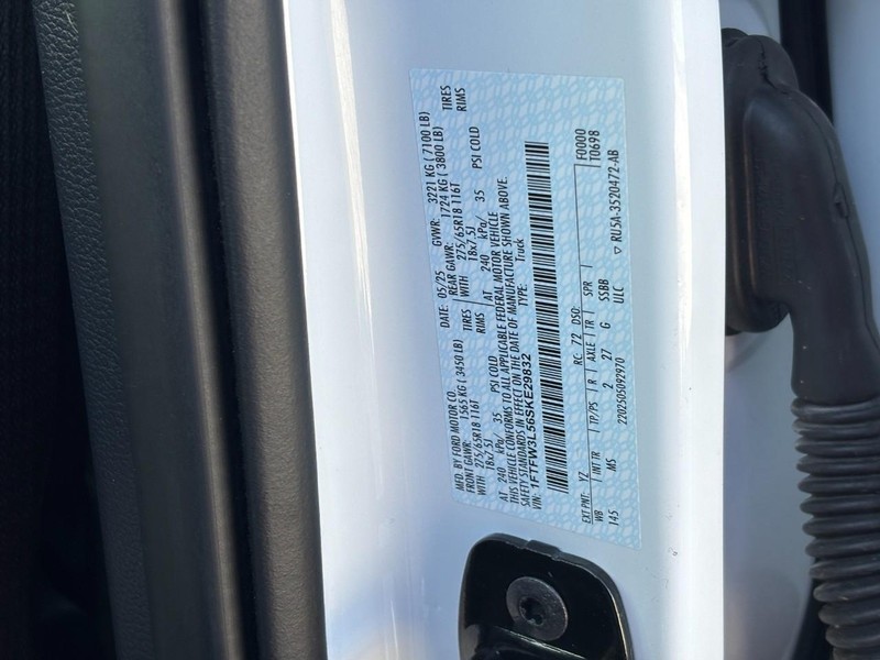 Ford F-150 Vehicle Full-screen Gallery Image 26