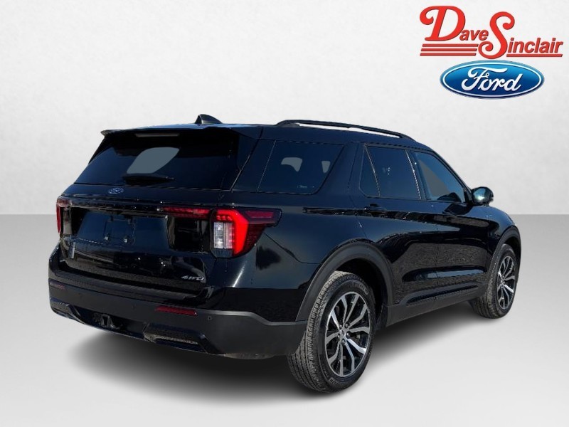 Ford Explorer Vehicle Full-screen Gallery Image 07