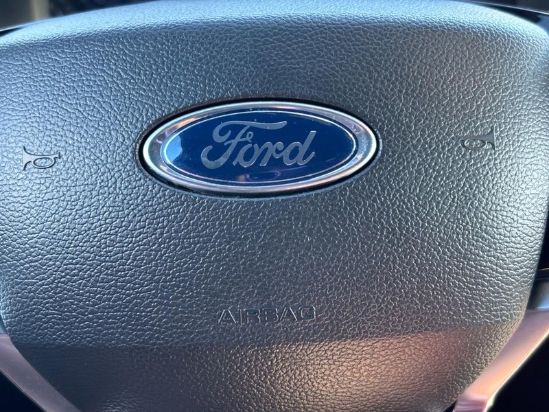 Ford Explorer Vehicle Full-screen Gallery Image 21