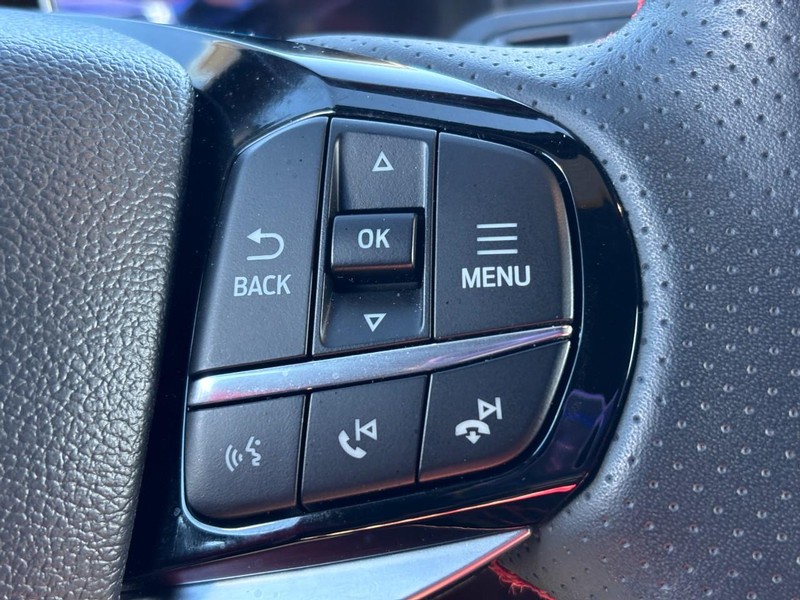 Ford Explorer Vehicle Full-screen Gallery Image 22