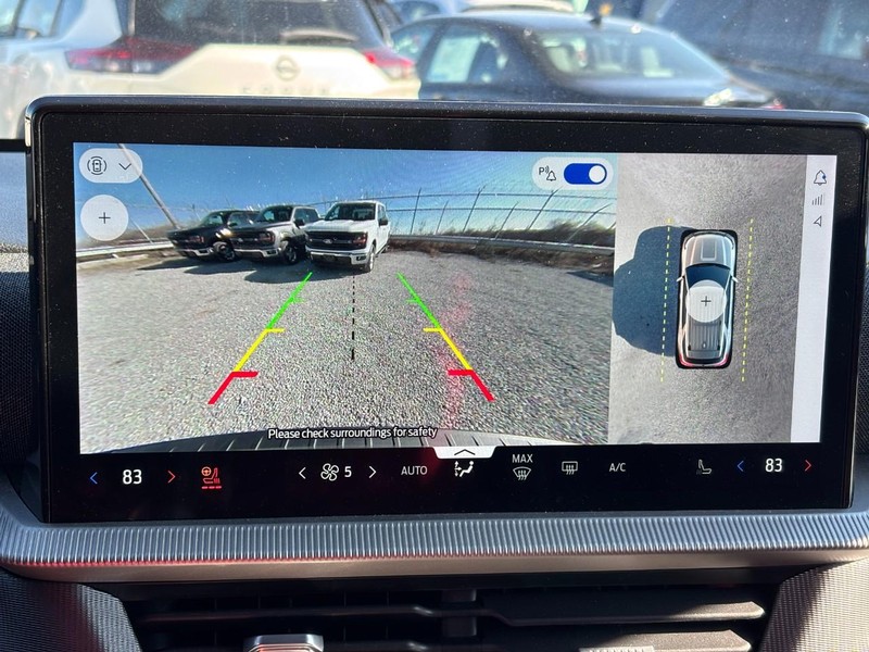 Ford Explorer Vehicle Full-screen Gallery Image 25