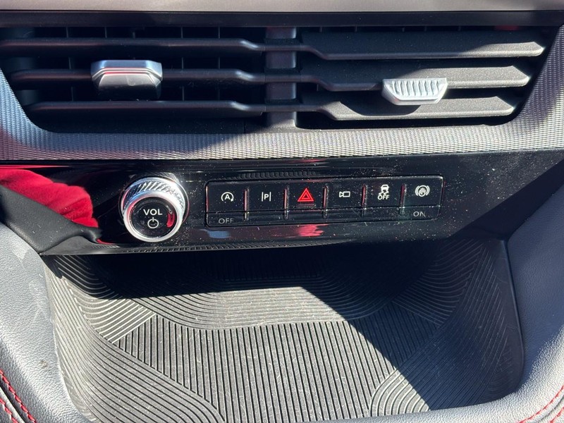 Ford Explorer Vehicle Full-screen Gallery Image 26