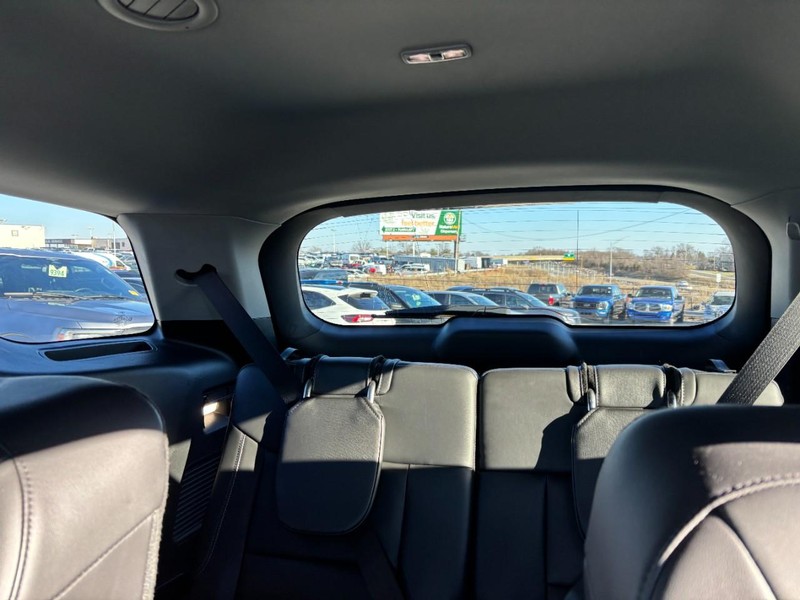 Ford Explorer Vehicle Full-screen Gallery Image 12