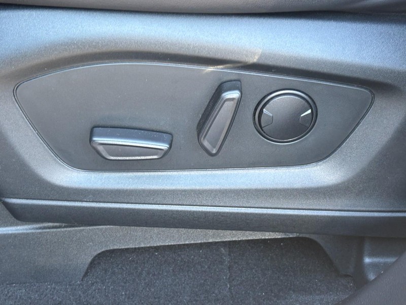 Ford Explorer Vehicle Full-screen Gallery Image 17