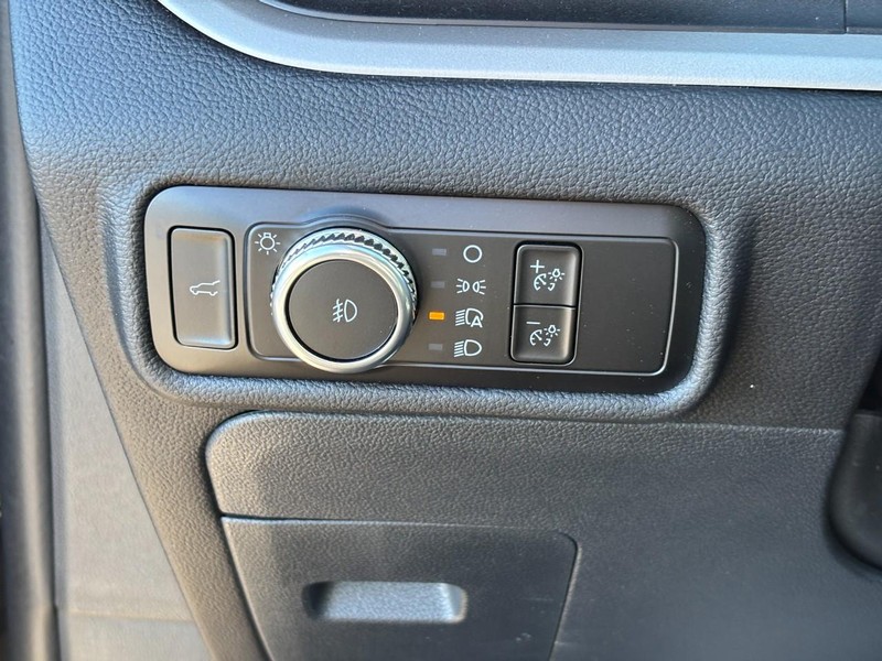 Ford Explorer Vehicle Full-screen Gallery Image 19