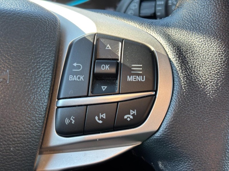 Ford Explorer Vehicle Full-screen Gallery Image 22