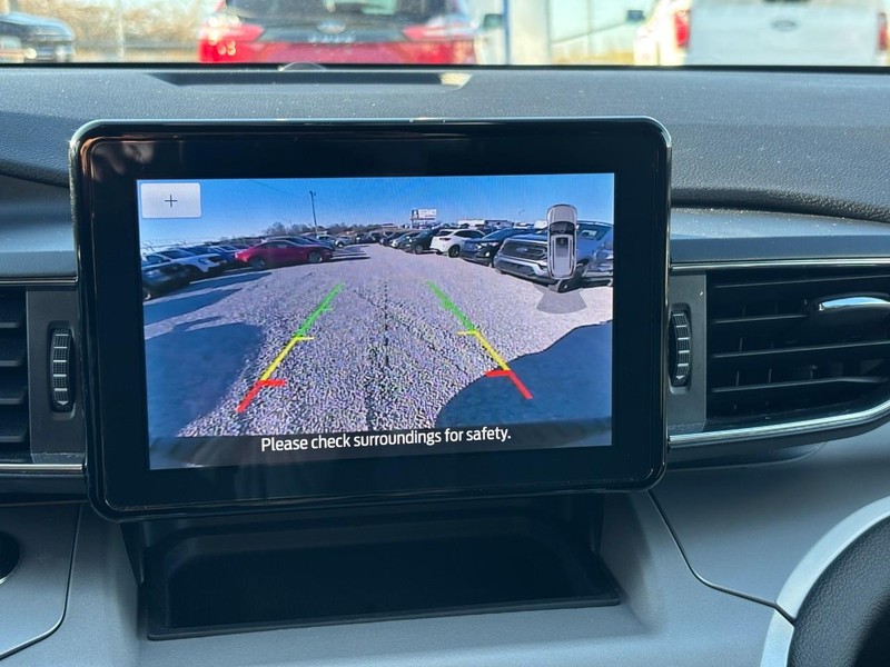 Ford Explorer Vehicle Full-screen Gallery Image 25