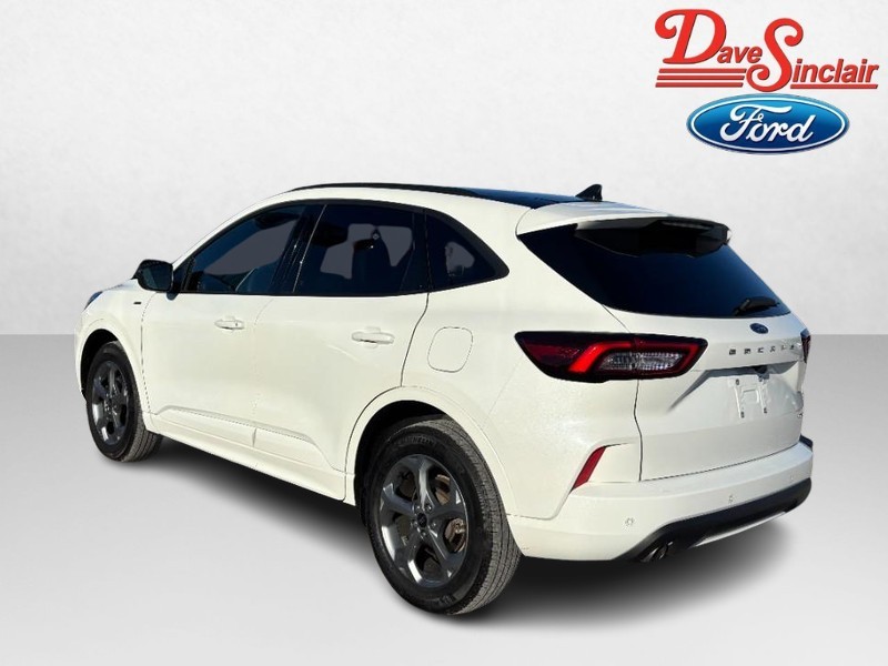 Ford Escape Vehicle Full-screen Gallery Image 09